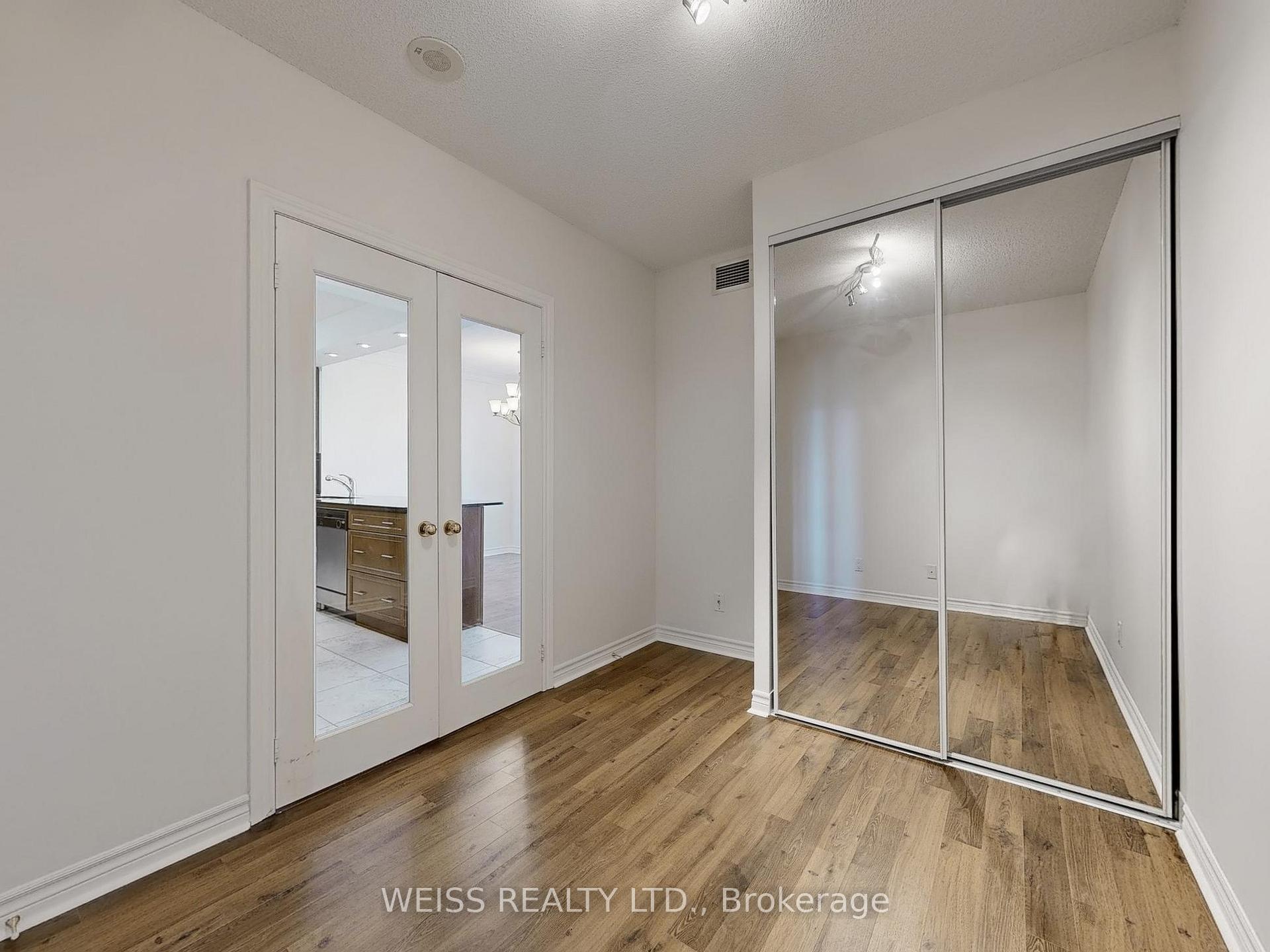 3 Bedrooms Condo at 88 Promenade, Vaughan For sale