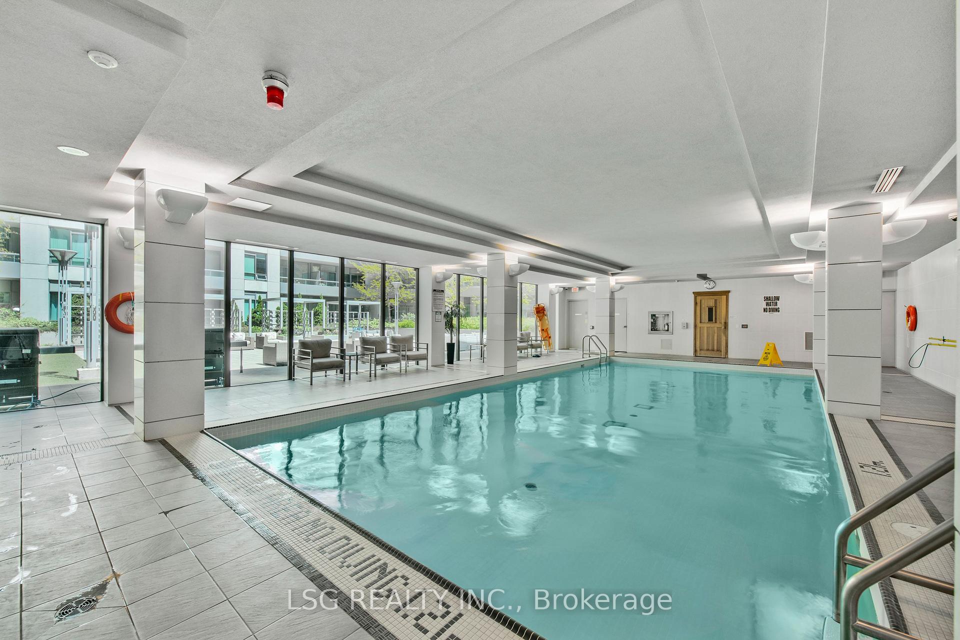 2 Bedrooms Condo at 19 Grand Trunk, Toronto For sale