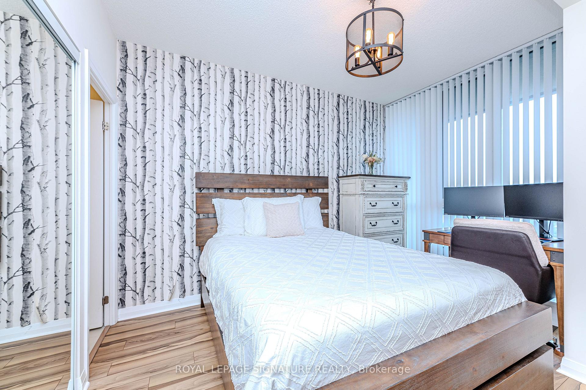 2 Bedrooms Condo at 55 Eglinton, Mississauga For sale