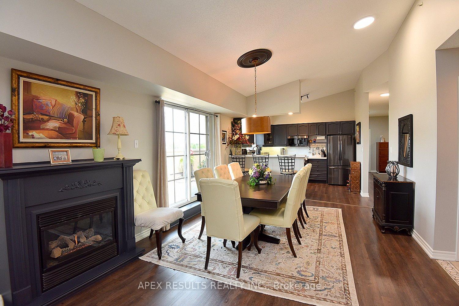 3 Bedrooms Condo at 262 Dundas, Hamilton For sale