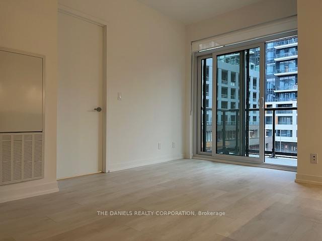 2 Bedrooms Condo at 8 Beverley Glen, Vaughan For sale