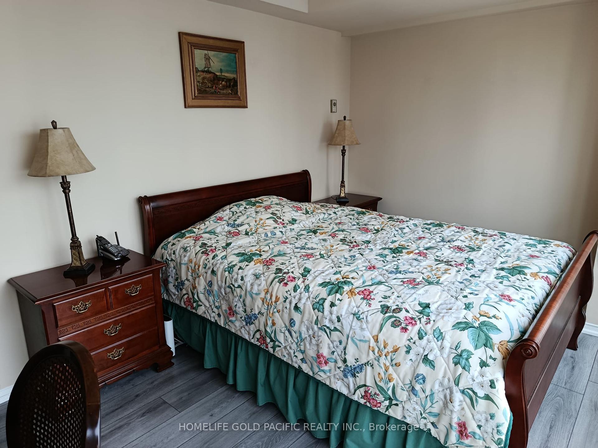 2 Bedrooms Condo at 77 Harbour, Toronto For sale