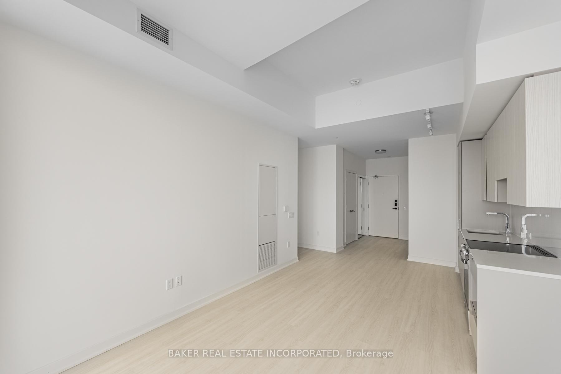 3 Bedrooms Condo at 3883 Quartz, Mississauga For sale