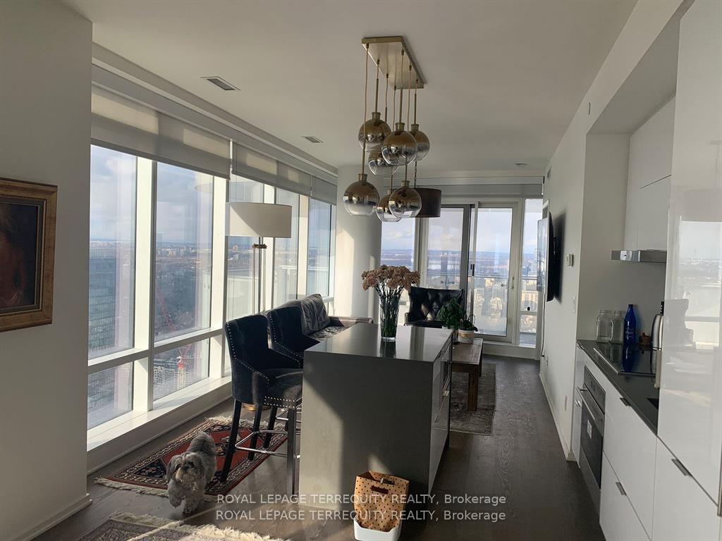 2 Bedrooms Condo at 1 Bloor, Toronto For sale