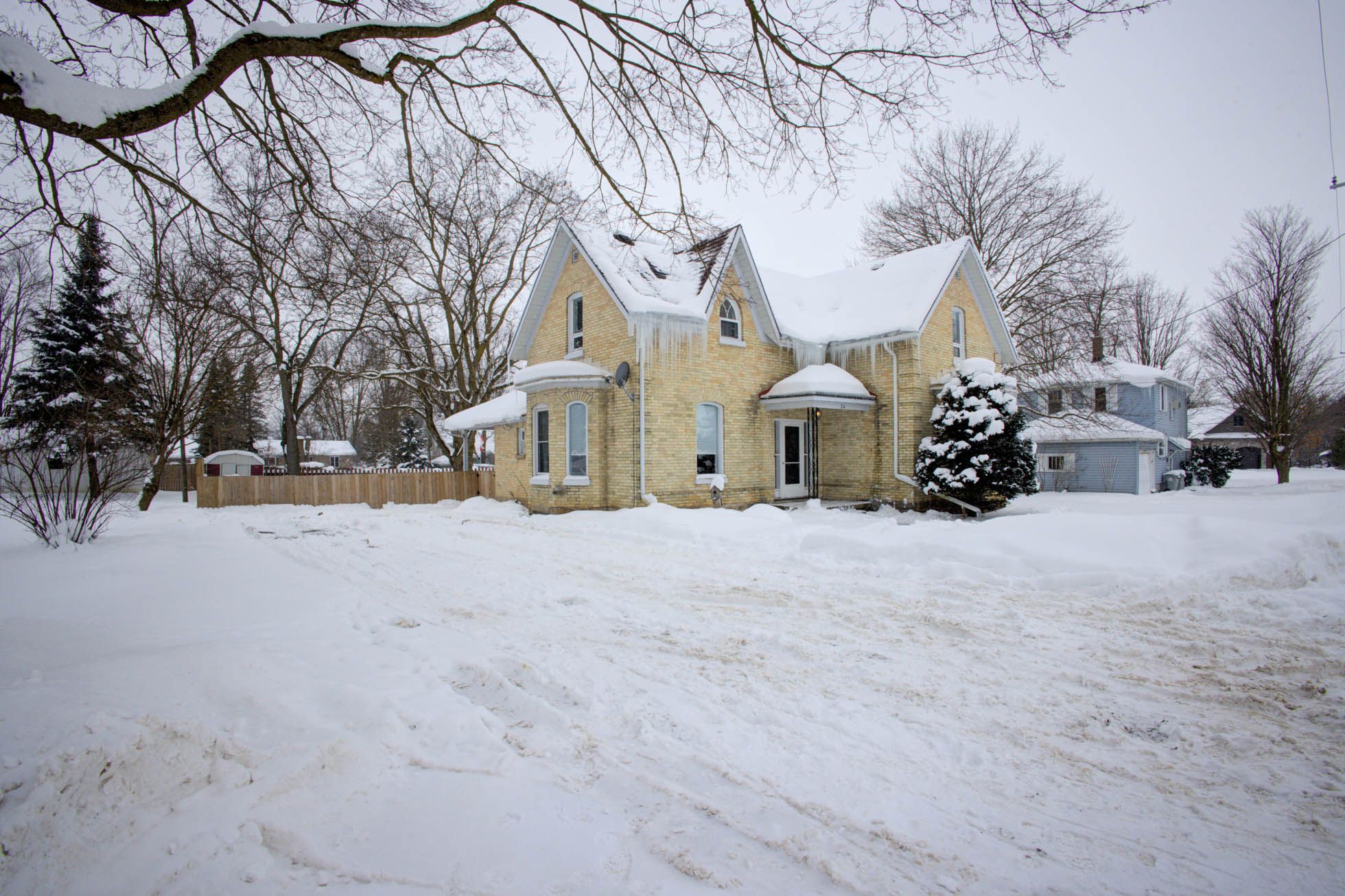 34 Queen Street Huron East Ontario N0G 1H0