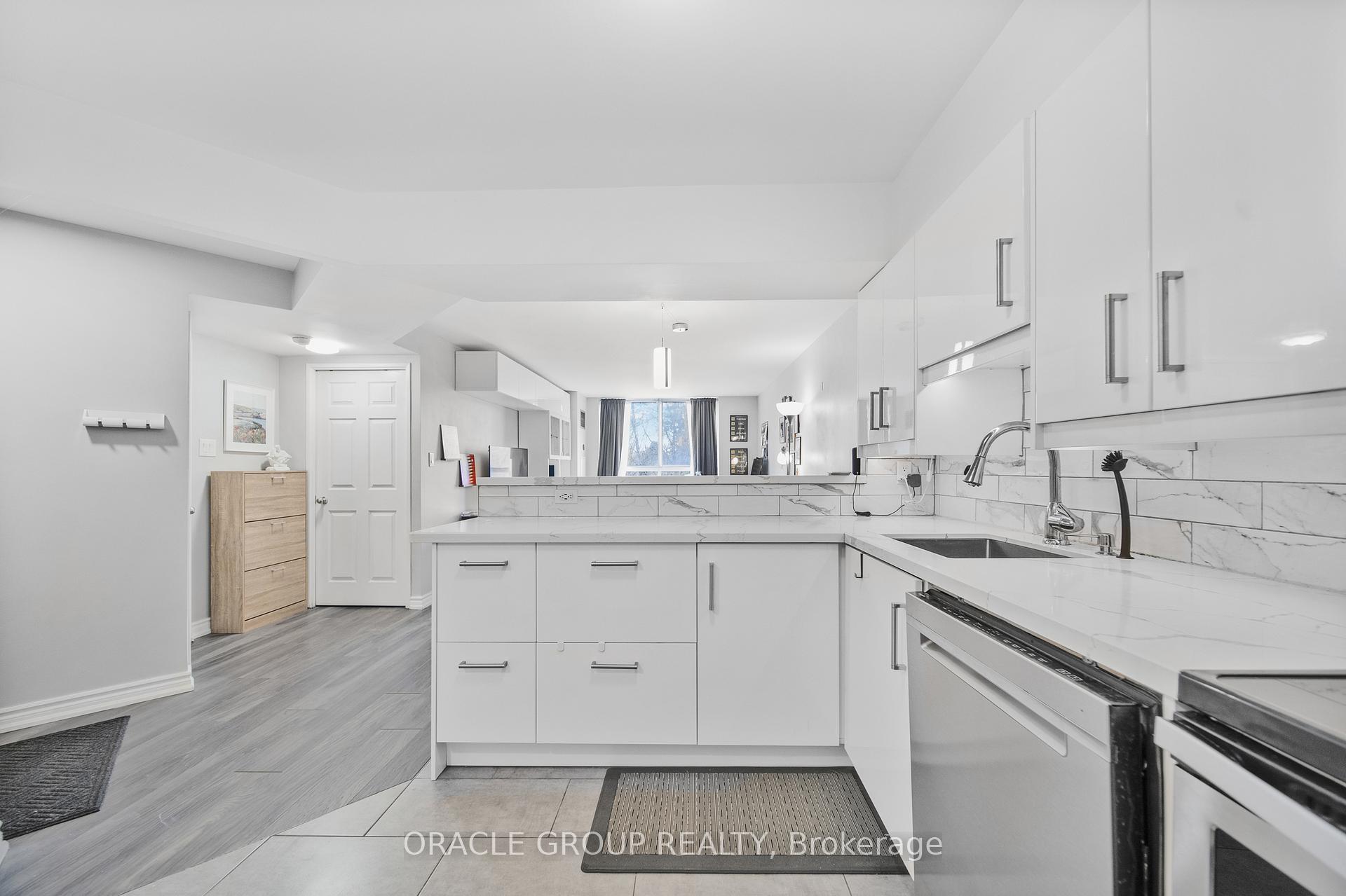1 Bedroom Condo at 1485 Lakeshore,  Mississauga For sale