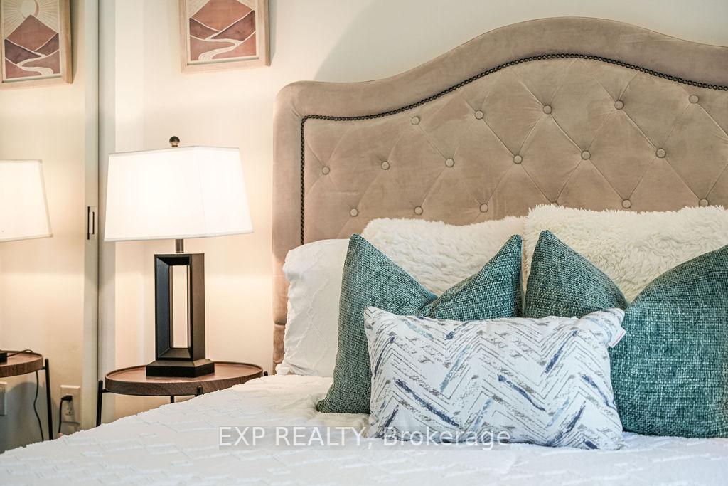 2 Bedrooms Condo at 295 Adelaide, Toronto For sale