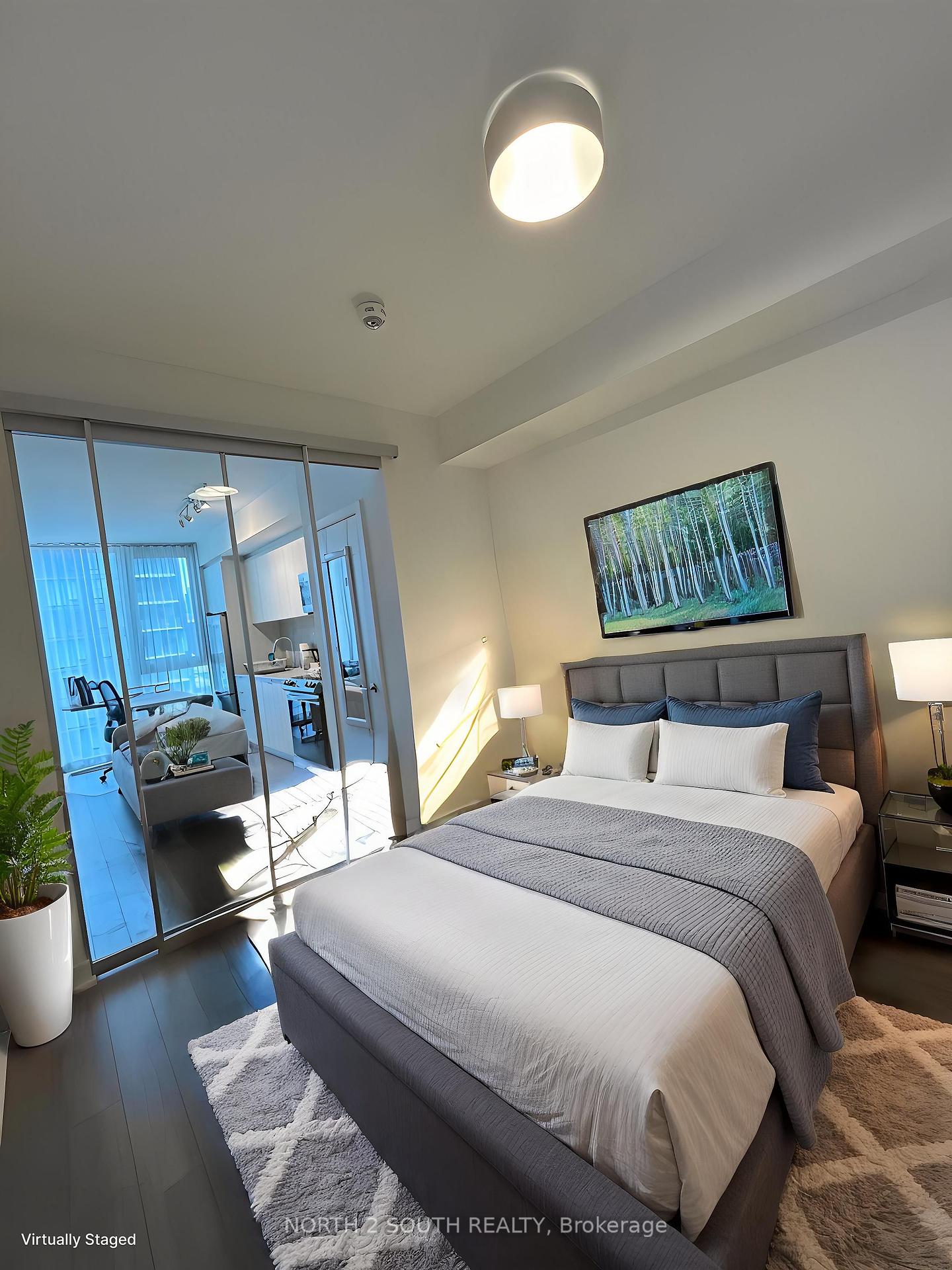 2 Bedrooms Condo at 357 King,  Toronto For sale