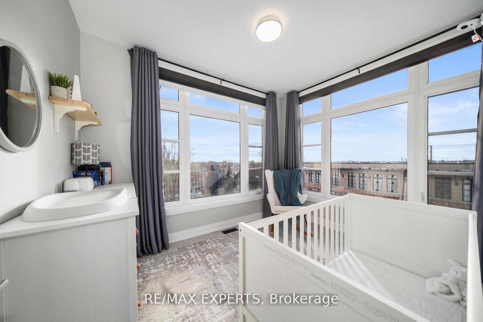 2 Bedrooms Condo at 8167 Kipling, Vaughan For sale