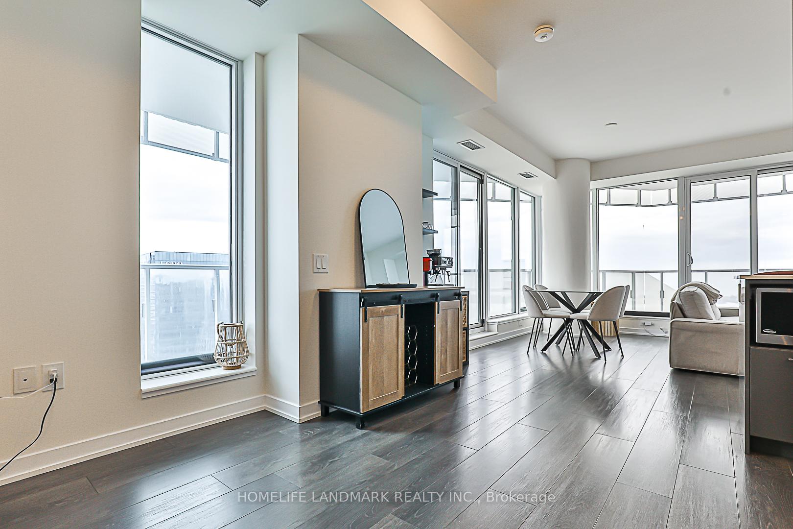 3 Bedrooms Condo at 28 Freeland, Toronto For sale