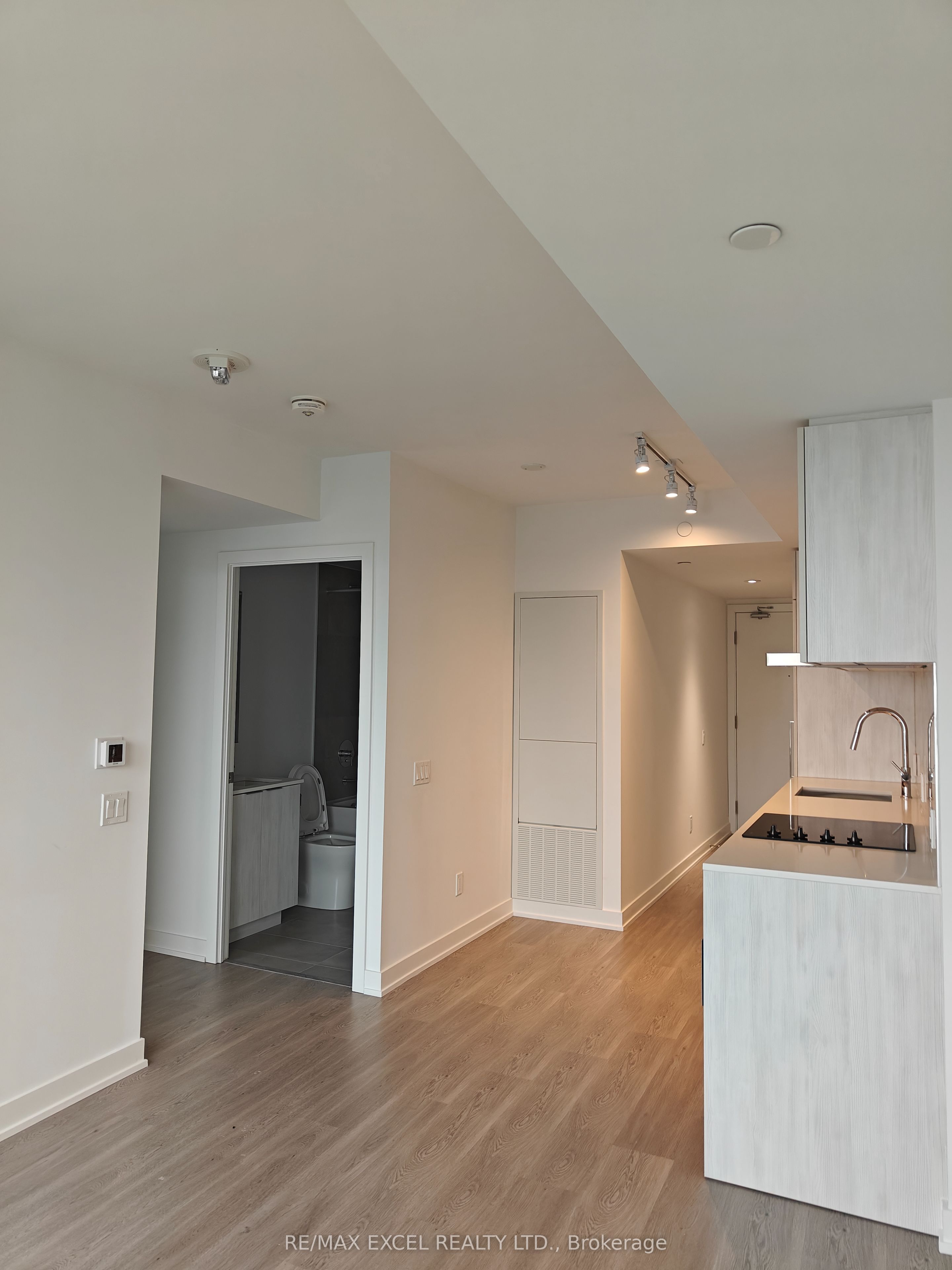 8 Wellesley Street W, #3711
