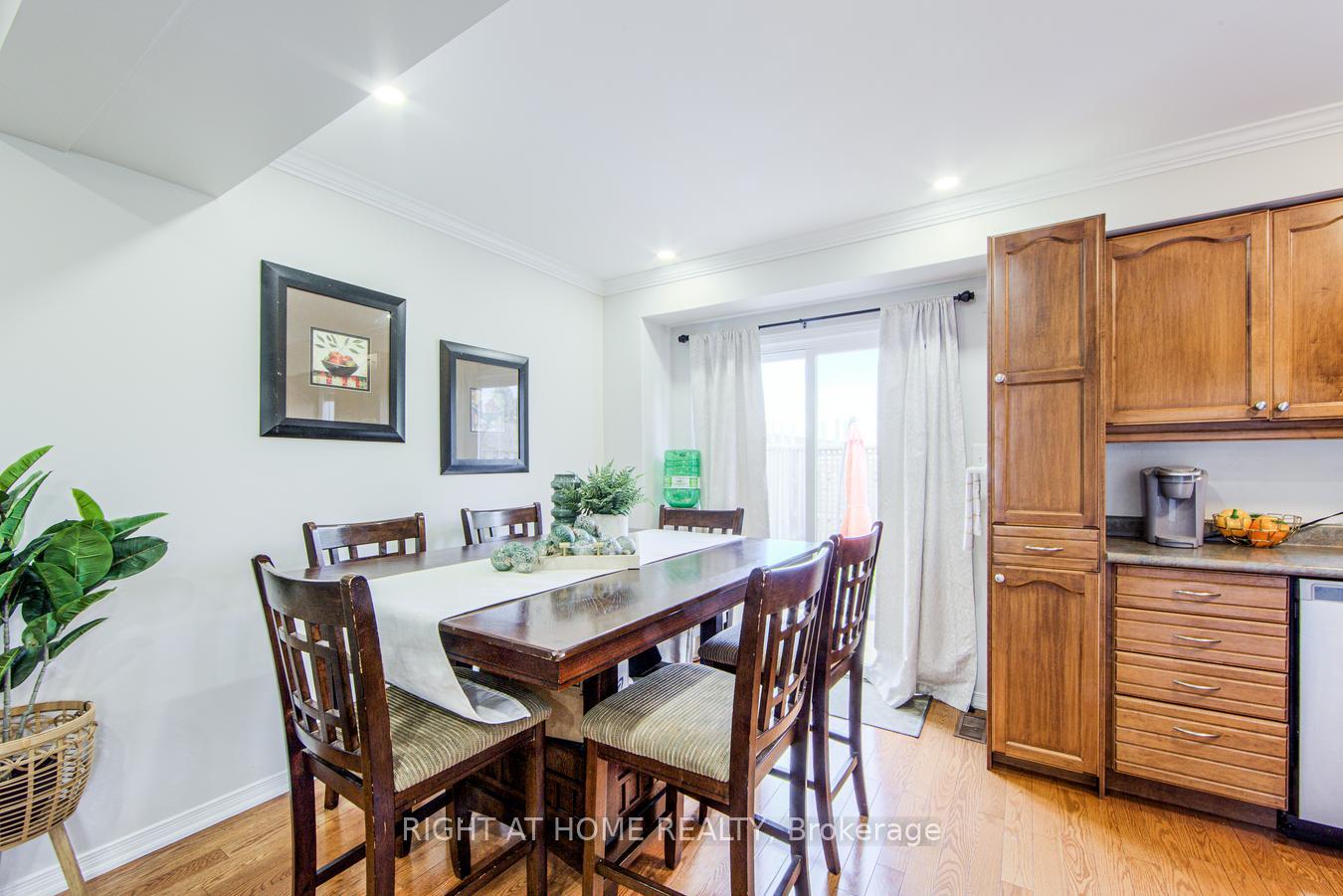 3 Bedrooms Condo at 7 Southside, Hamilton For sale