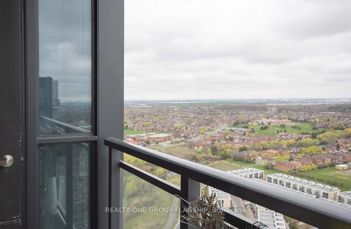 2 Bedrooms Condo at 75 Eglinton,  Mississauga For sale