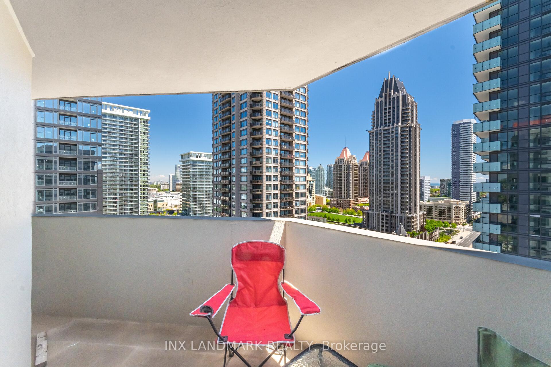 3 Bedrooms Condo at 330 Rathburn, Mississauga For sale