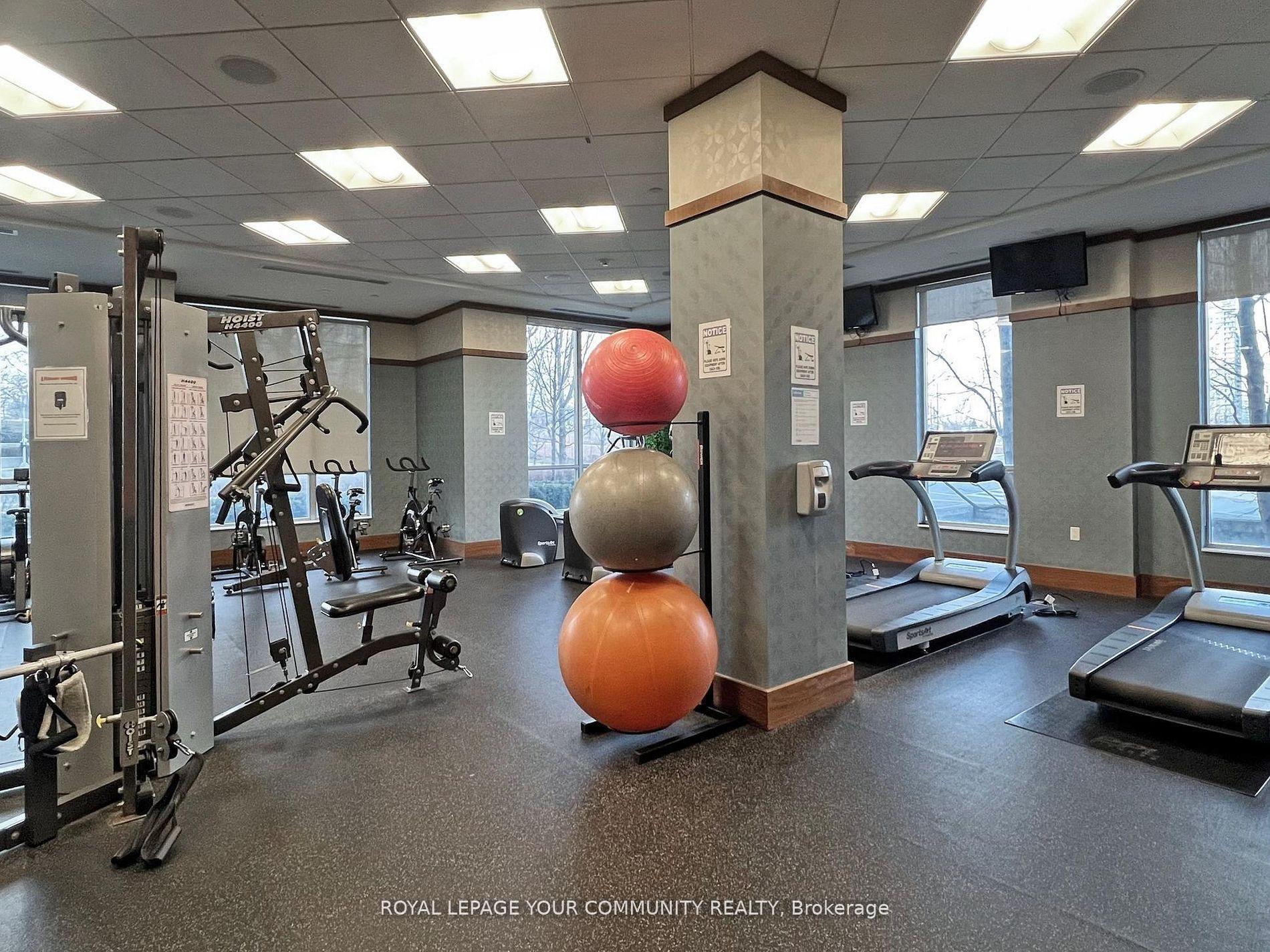 2 Bedrooms Condo at 15 Viking, Toronto For sale