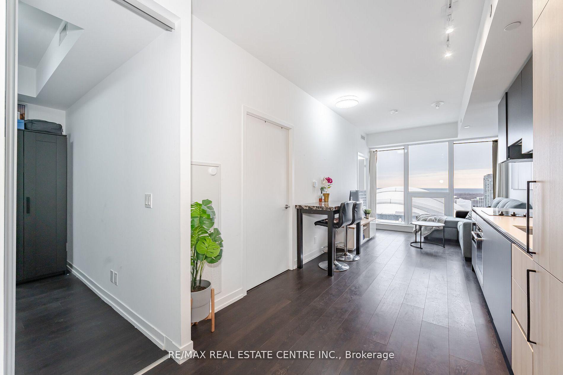 2 Bedrooms Condo at 55 Mercer,  Toronto For sale