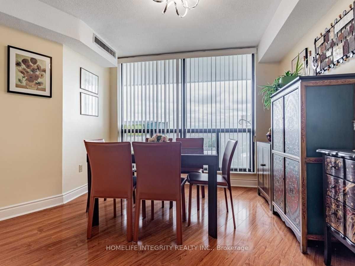 3 Bedrooms Condo at 150 Neptune, Toronto For sale