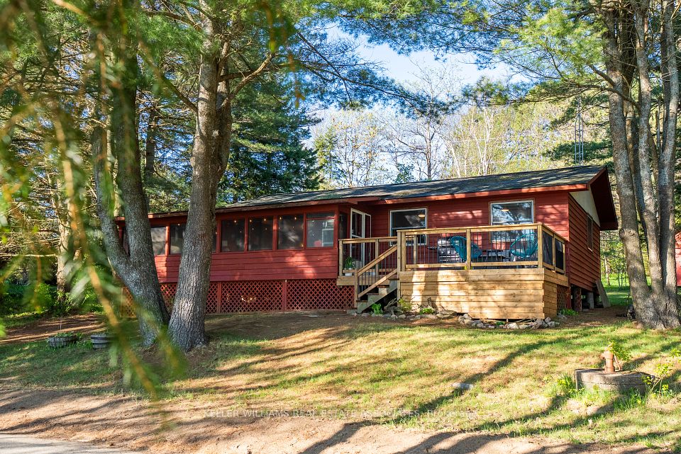 1052 Hammond Road, Lake of Bays, ON P0B 1A0