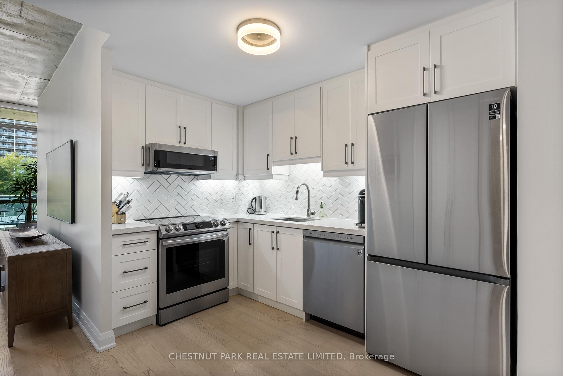 2 Bedrooms Condo at 285 Mutual, Toronto For sale