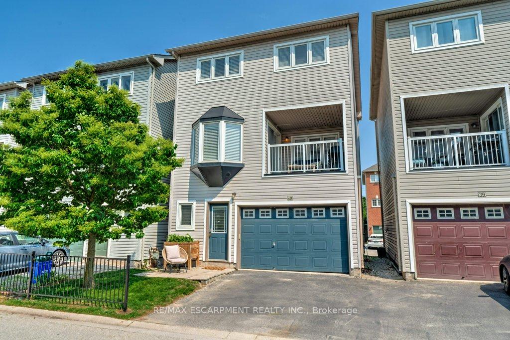 4 Bedrooms Condo at 5090 Fairview, Burlington For sale