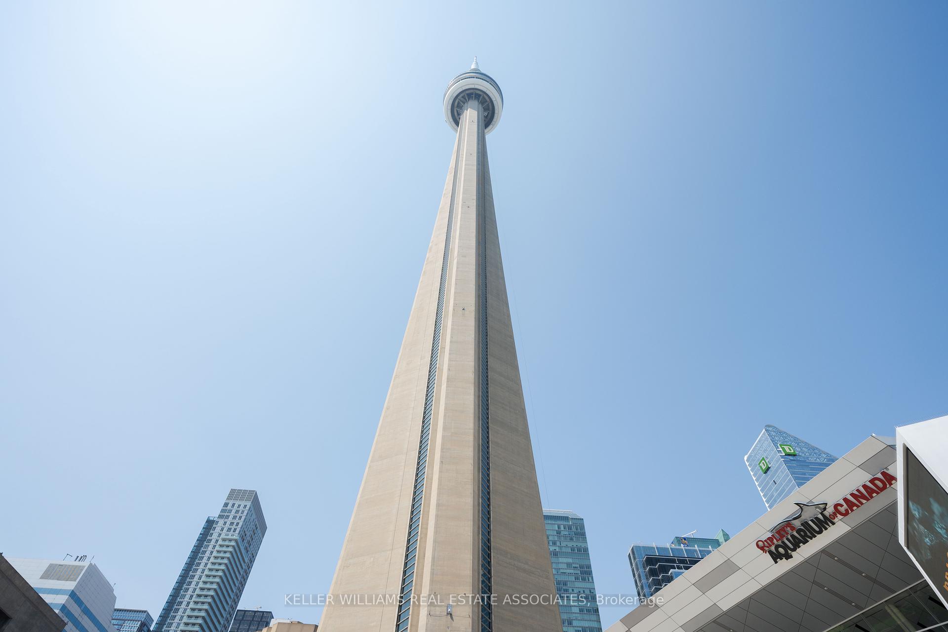 2 Bedrooms Condo at 10 York, Toronto For sale