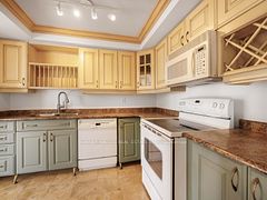 5640 Yonge Street 608