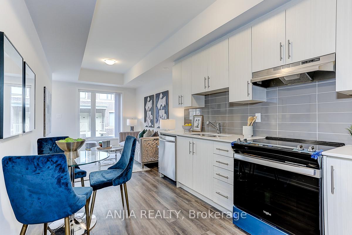 2 Bedrooms Condo at 5 William Jackson, Toronto For sale