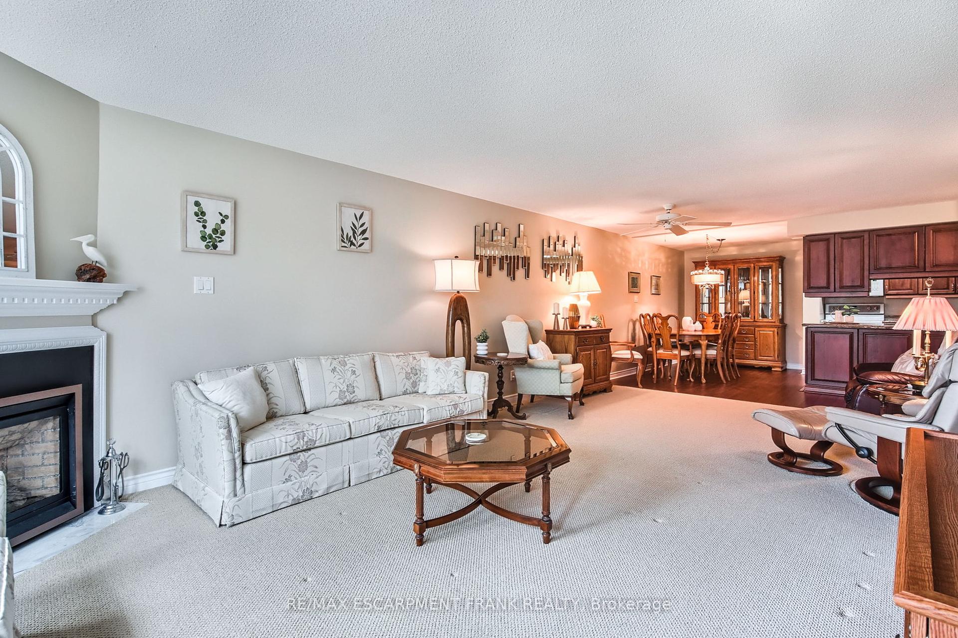 2 Bedrooms Condo at 970 Golf Links,  Hamilton For sale