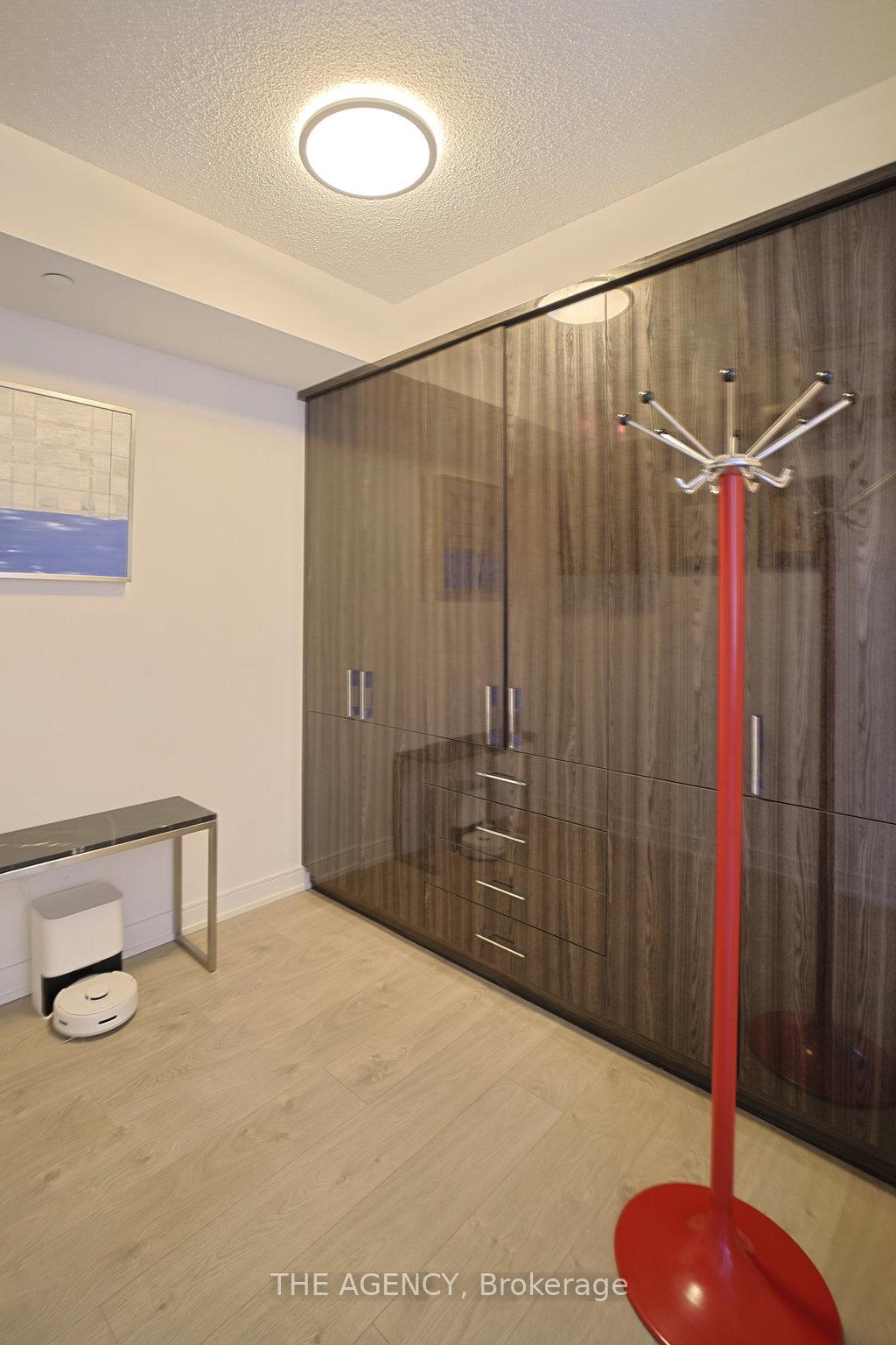 1 Bedroom Condo at 50 Wellesley, Toronto For sale