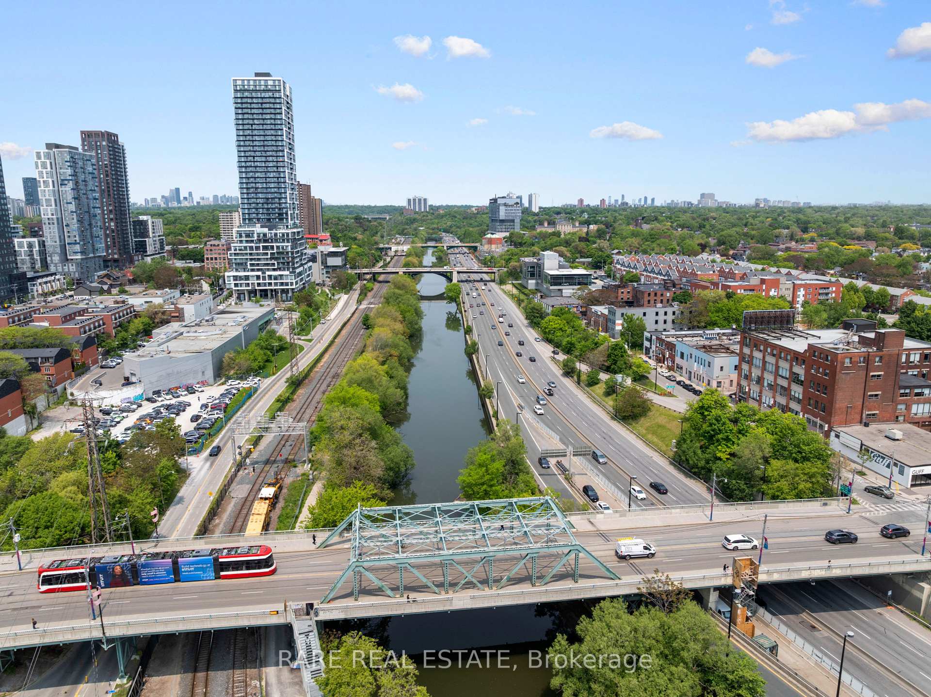 2 Bedrooms Condo at 32 Trolley, Toronto For sale