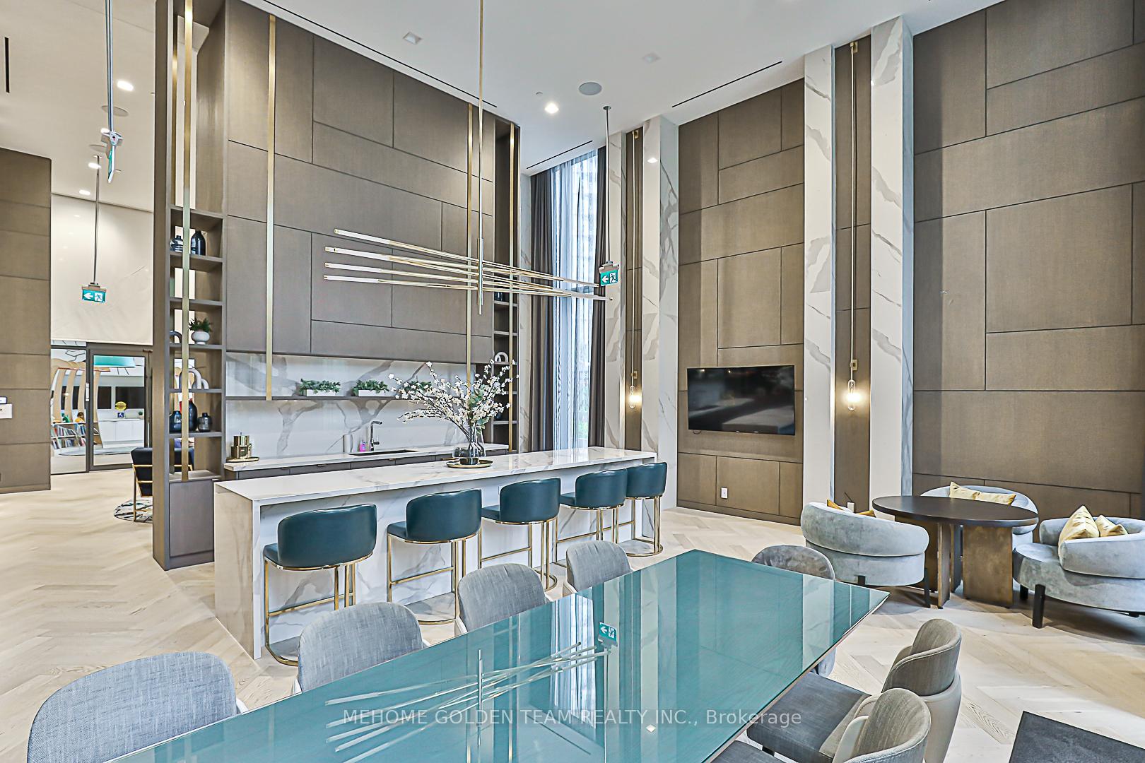 3 Bedrooms Condo at 15 Holmes, Toronto For sale