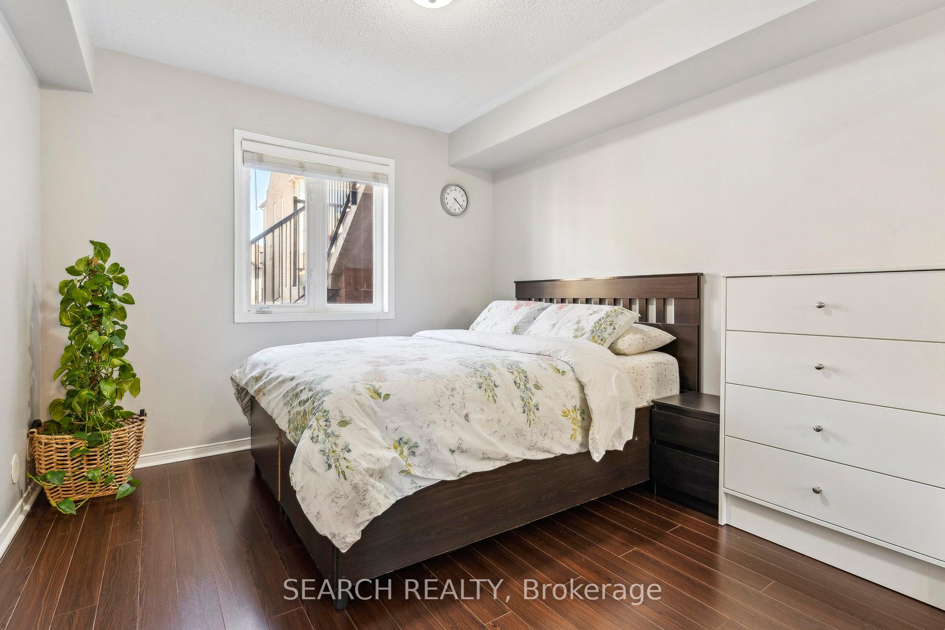 2 Bedrooms Condo at 4975 Southampton, Mississauga For sale
