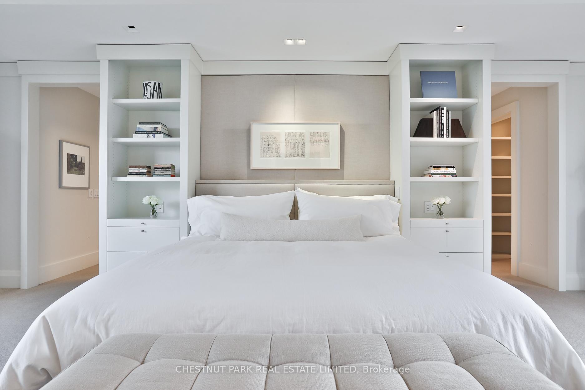 3 Bedrooms Condo at 33 Jackes,  Toronto For sale