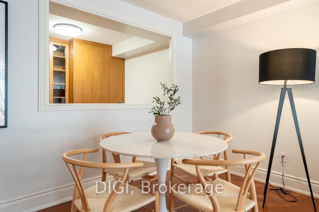 3 Bedrooms Condo at 75 York Mills, Toronto For sale