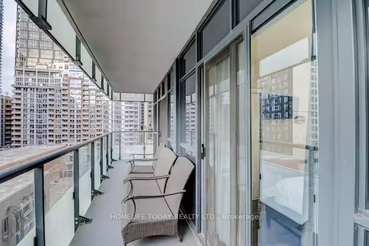 3 Bedrooms Condo at 300 Front, Toronto For sale