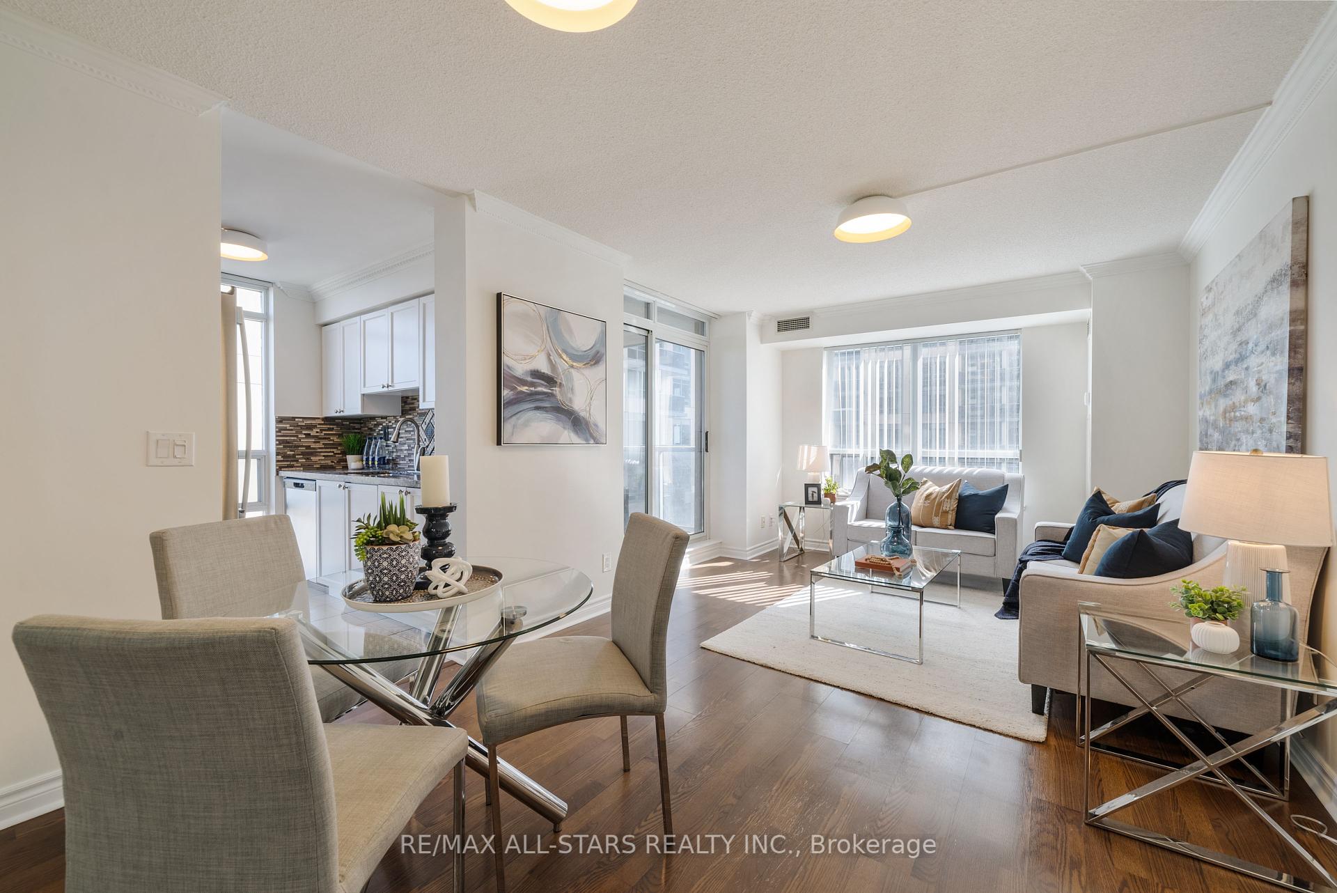 2 Bedrooms Condo at 5 Michael Power, Toronto For sale
