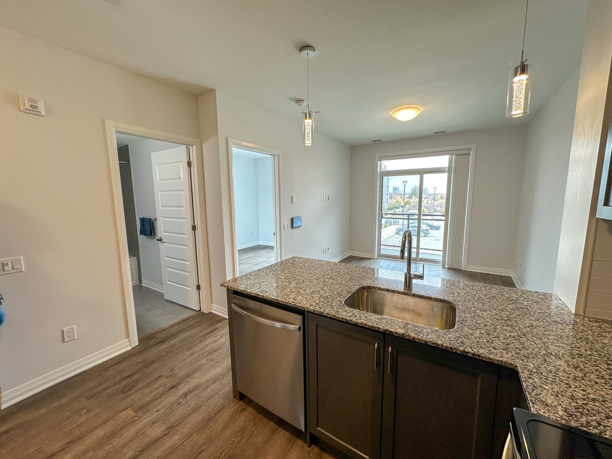 95 Dundas Street W 226