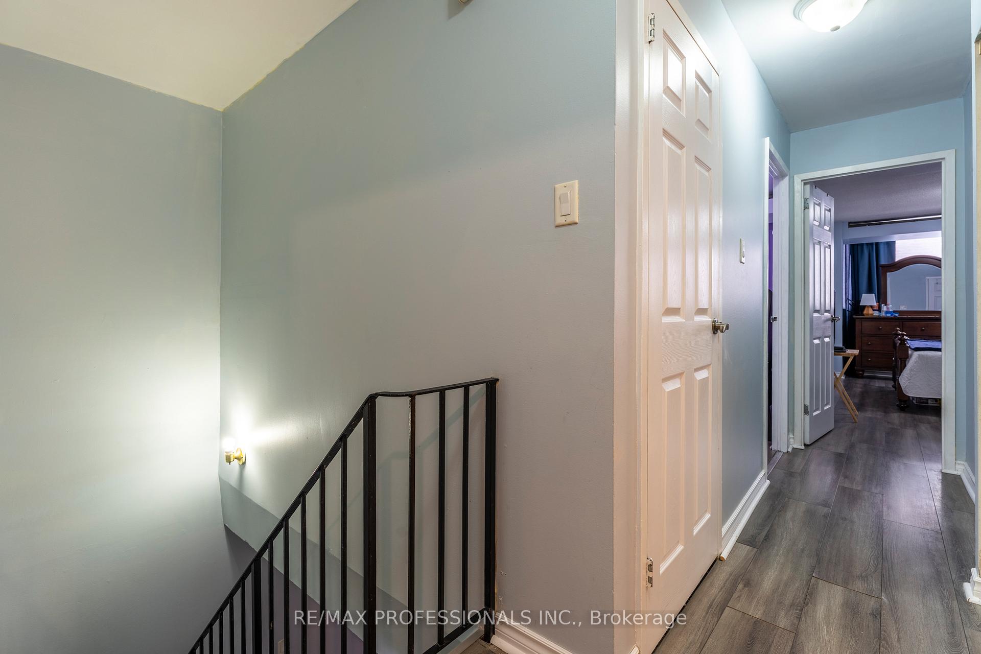 3 Bedrooms Condo at 2095 Roche,  Mississauga For sale