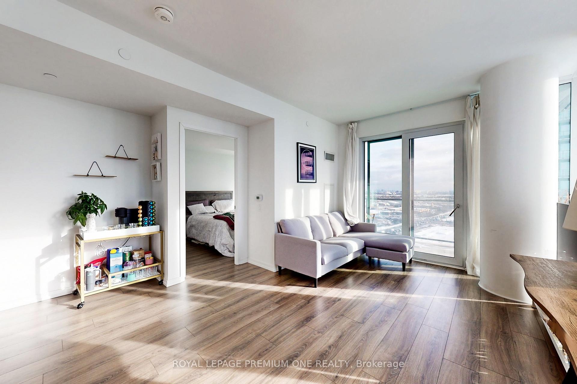 2 Bedrooms Condo at 1000 Portage,  Vaughan For sale