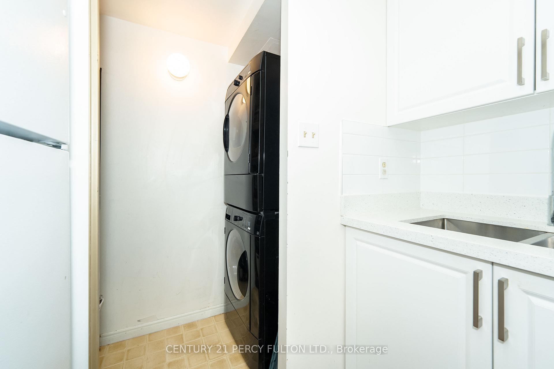 2 Bedrooms Condo at 3 Greystone Walk, Toronto For sale