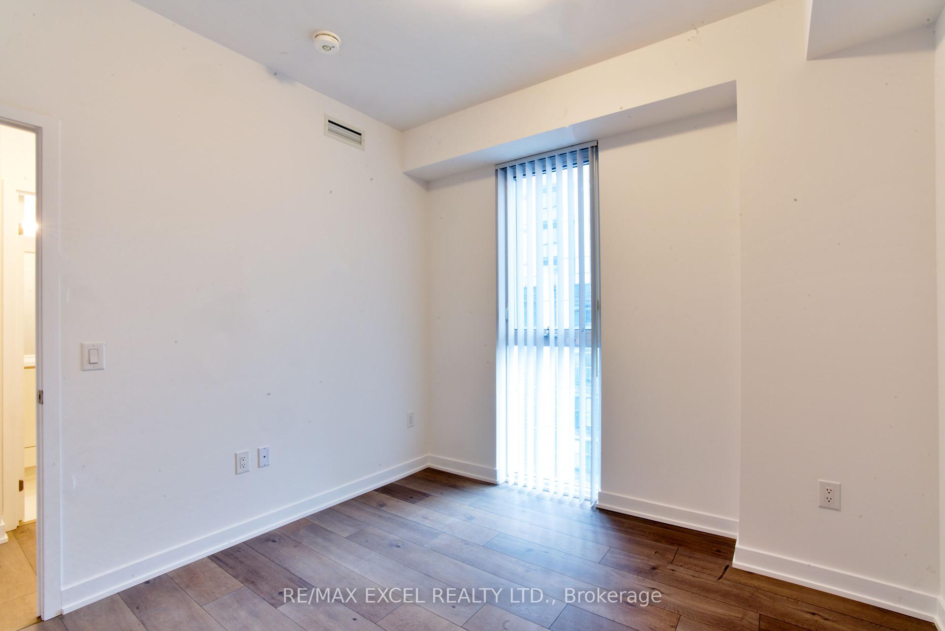 1 Bedroom Condo at 38 Honeycrisp, Vaughan For sale