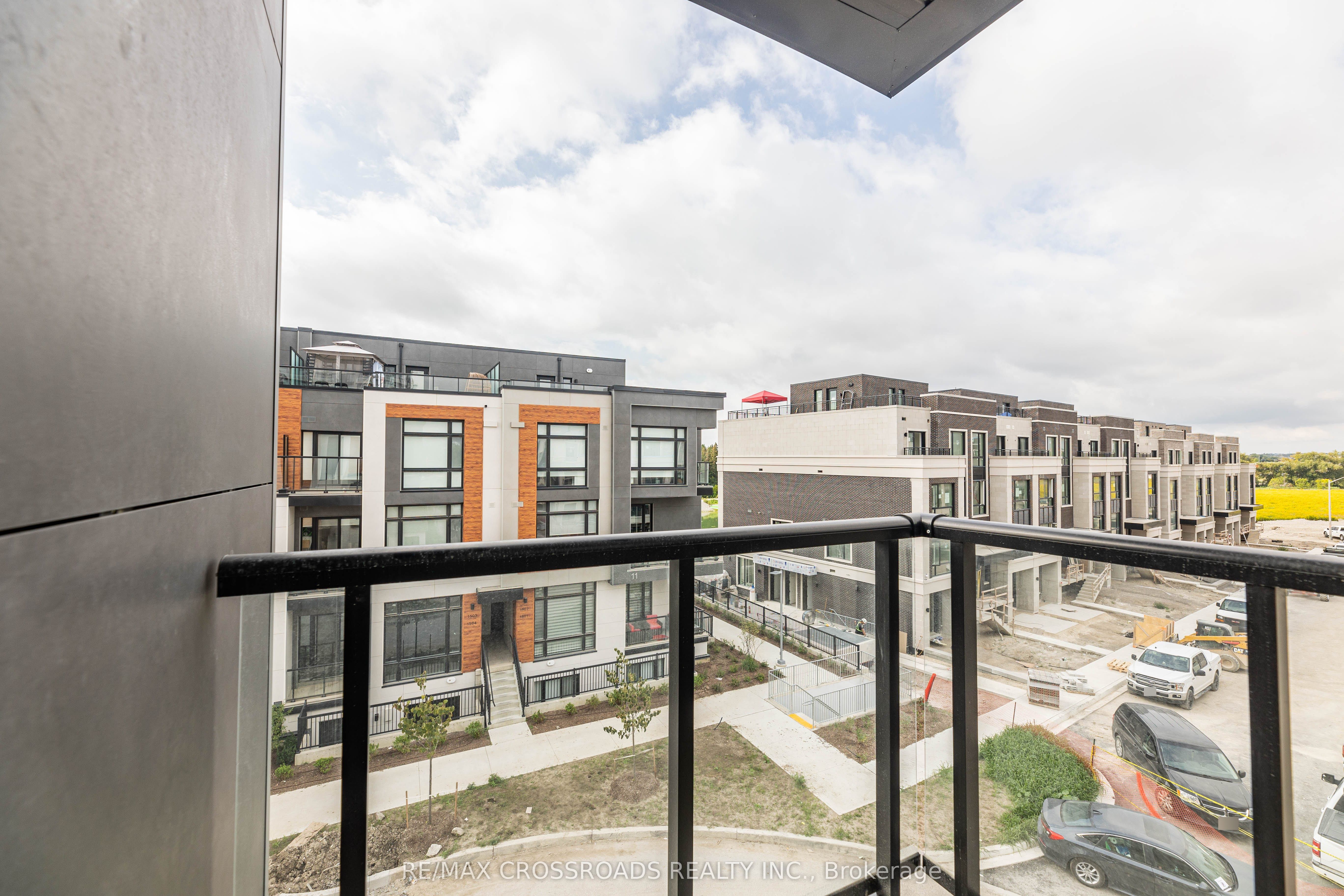 10 David Eyer Road E, #1203