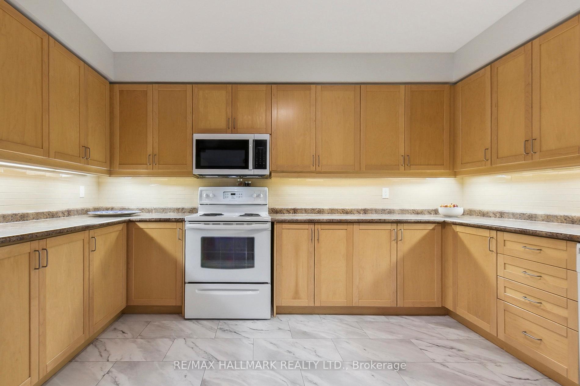 2 Bedrooms Condo at 1 Lawlor, Toronto For sale
