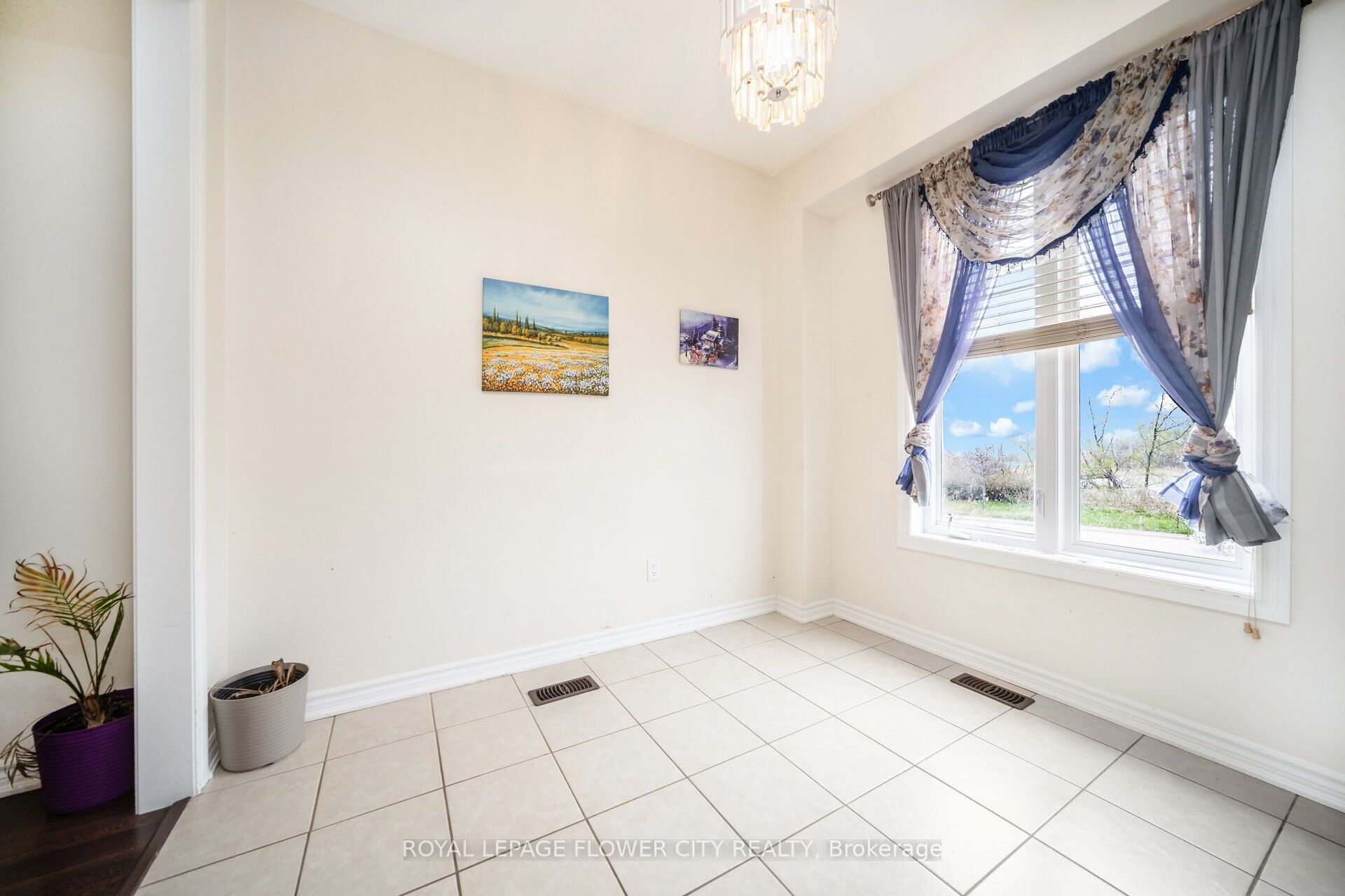 82 Magdalene Crescent