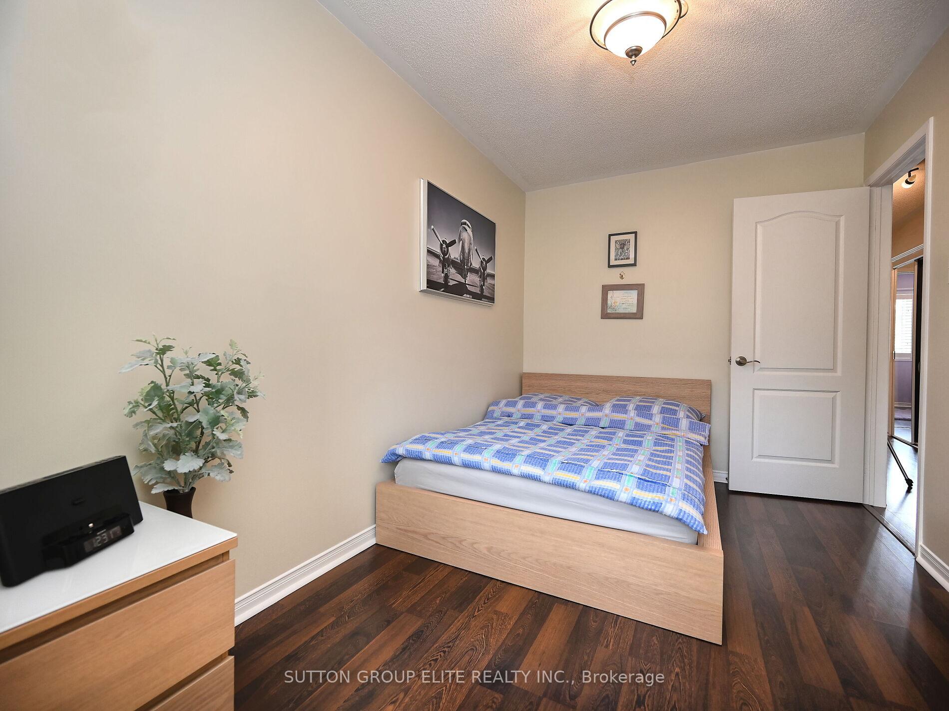 3 Bedrooms Condo at 601 Shoreline, Mississauga For sale