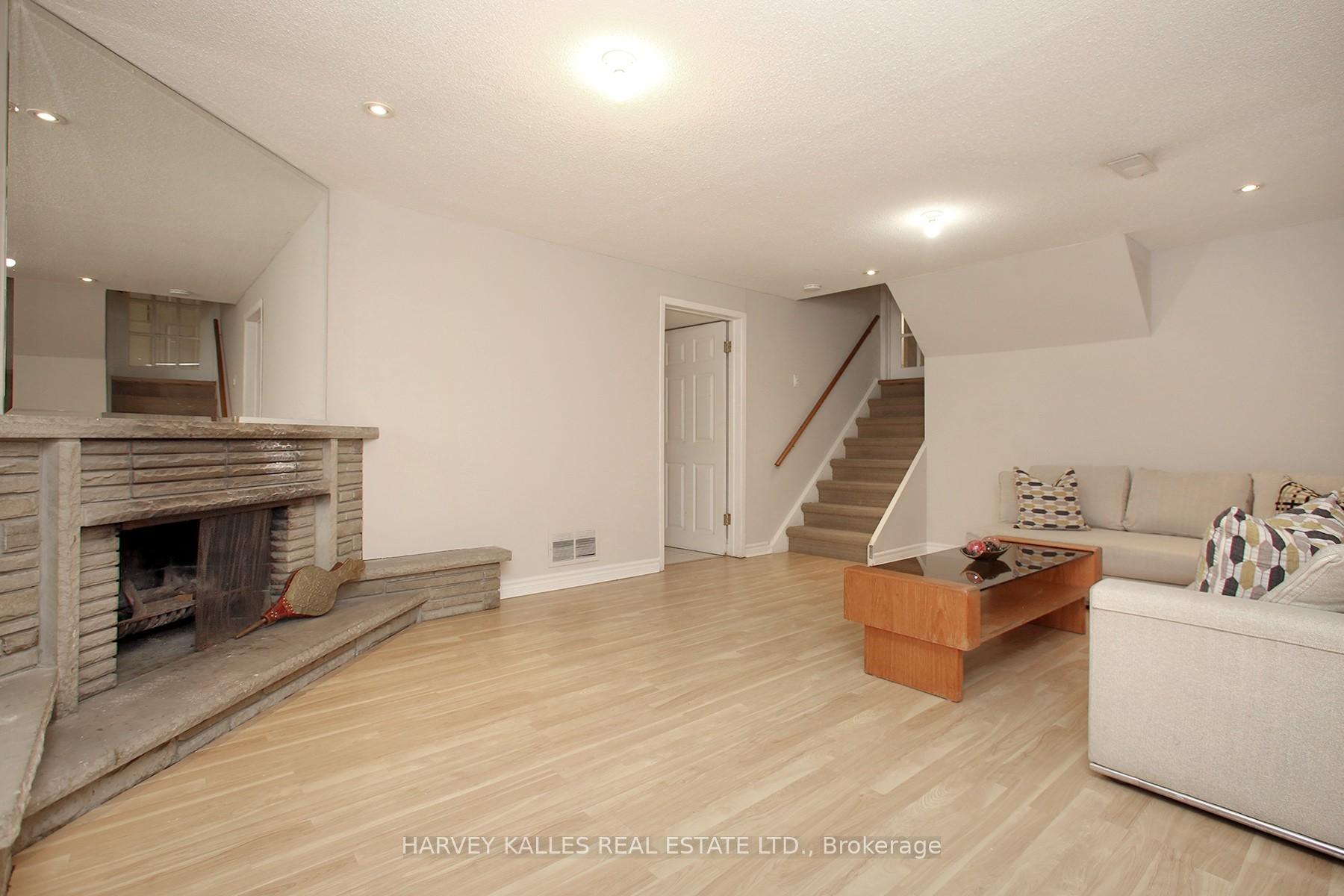 16 Wedgeport Place