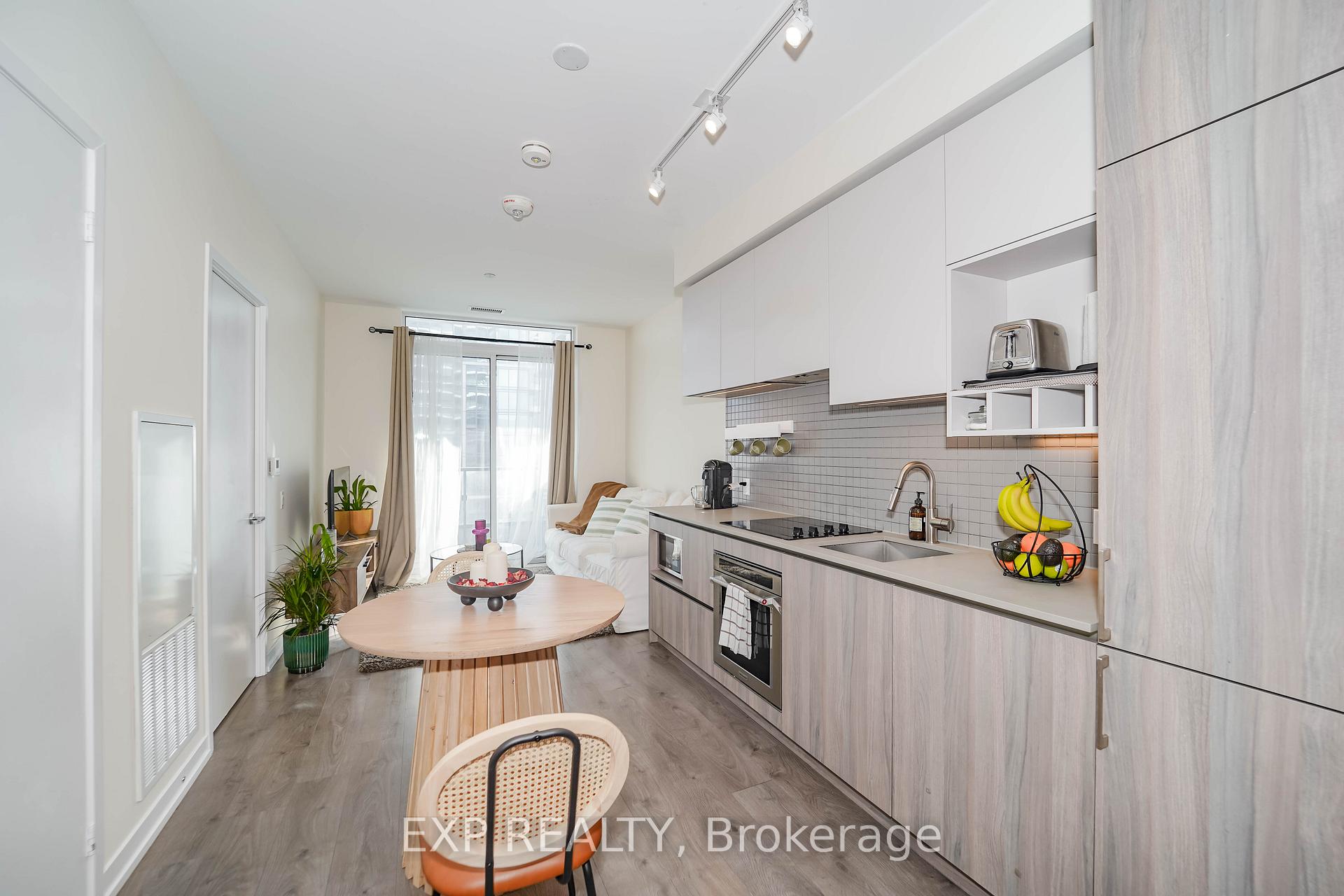 2 Bedrooms Condo at 950 Portage,  Vaughan For sale