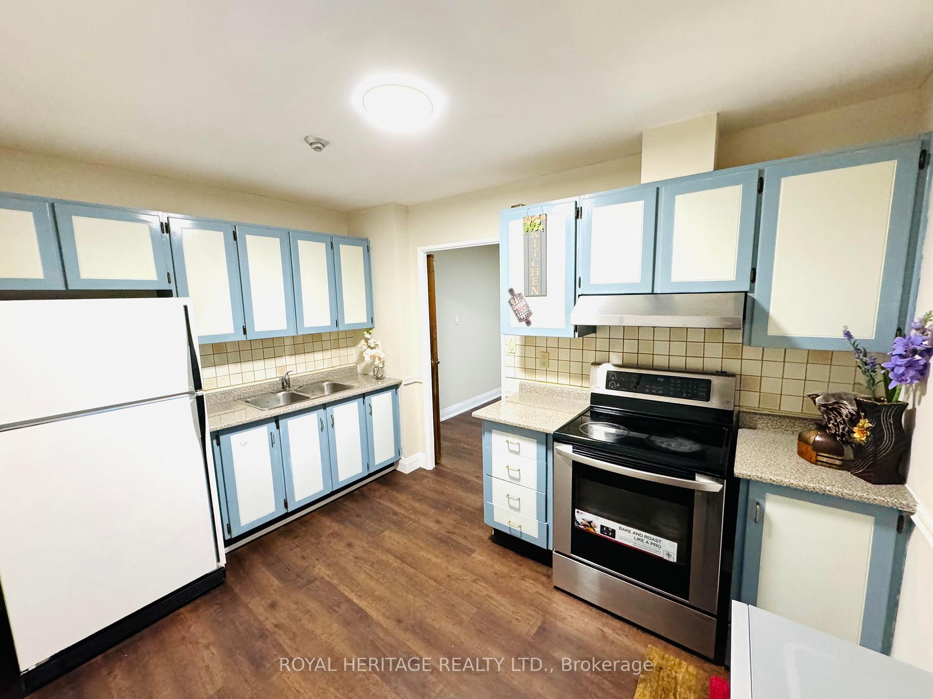 3 Bedrooms Condo at 50 Golf Club,  Toronto For sale
