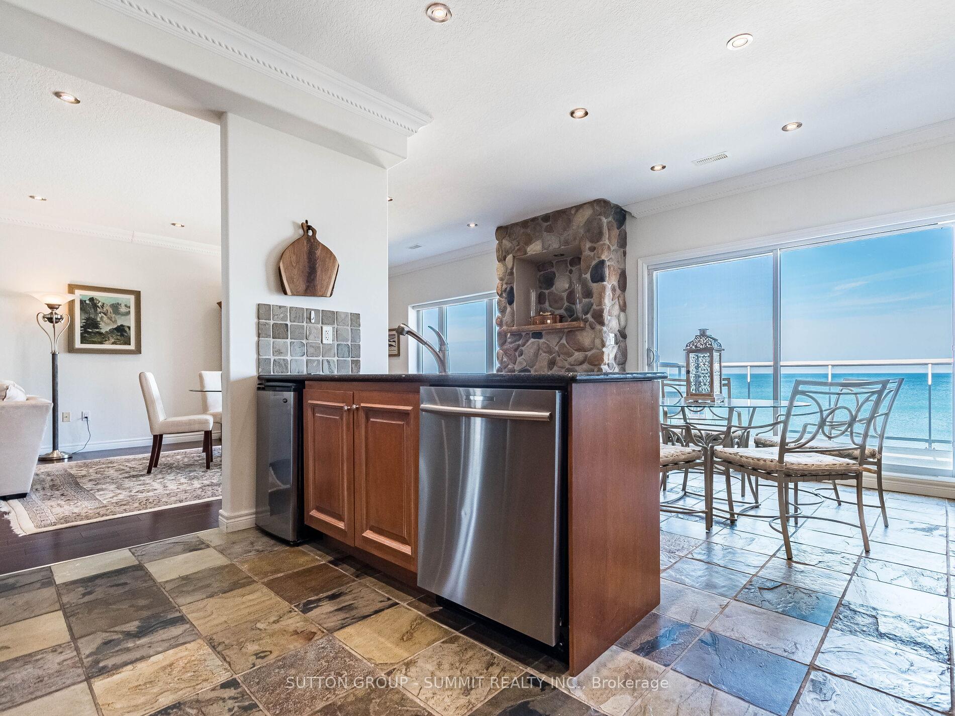 3 Bedrooms Condo at 484 Millen, Hamilton For sale