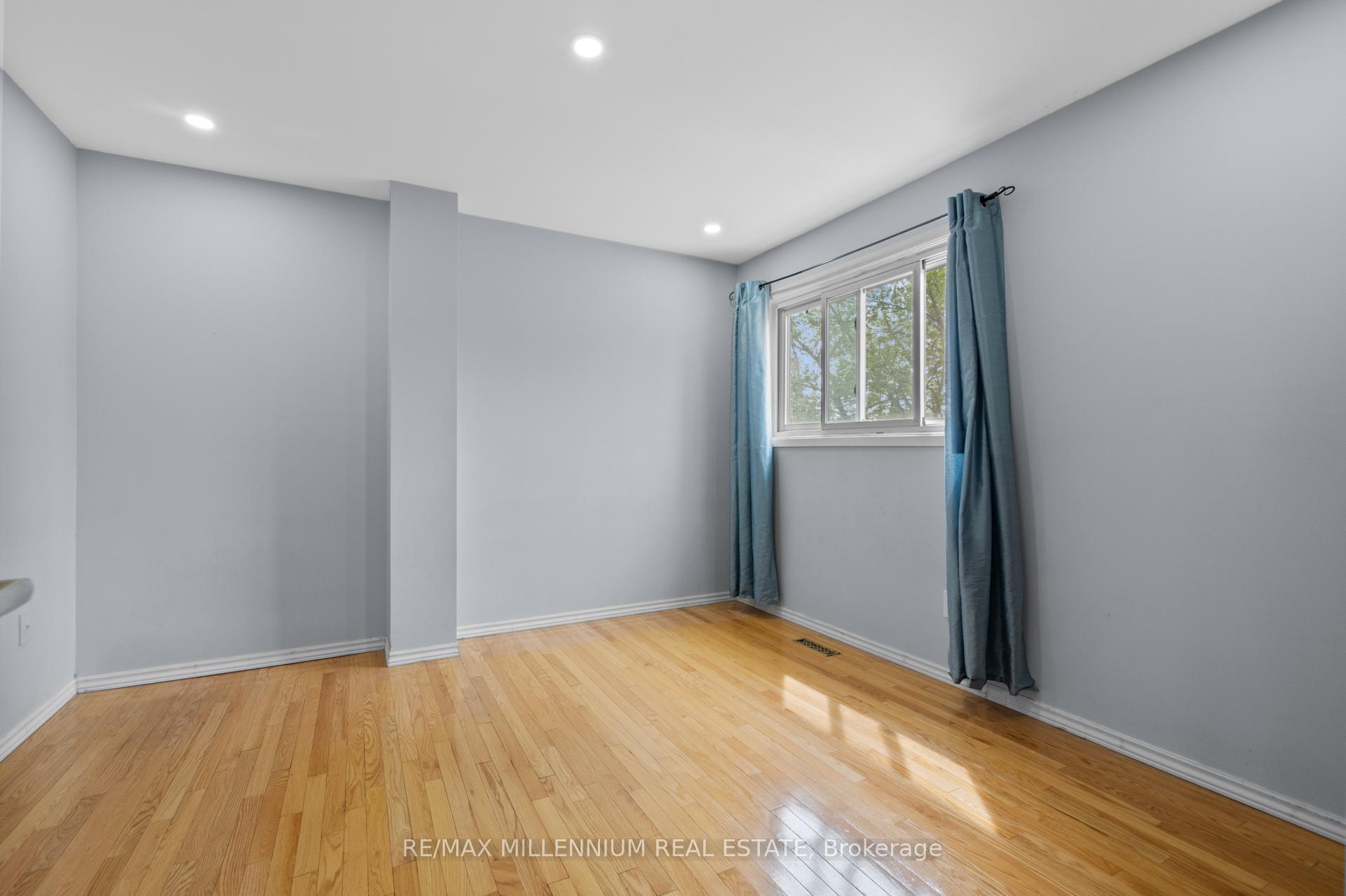 4 Bedrooms Condo at 3339 Council Ring, Mississauga For sale